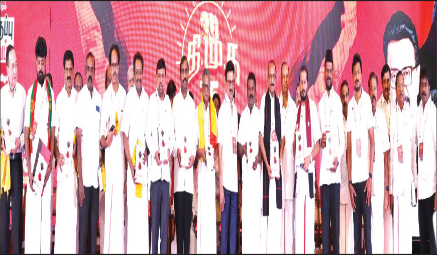 ‘கருப்பு, சிவப்பு, நீலம்’ சேர்ந்திருக்கும் போது காவிகளால் நம்மை எதுவும் செய்ய முடியாது!