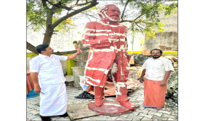 கம்பீரமாக எழுகிறார் காரல் மார்க்ஸ்