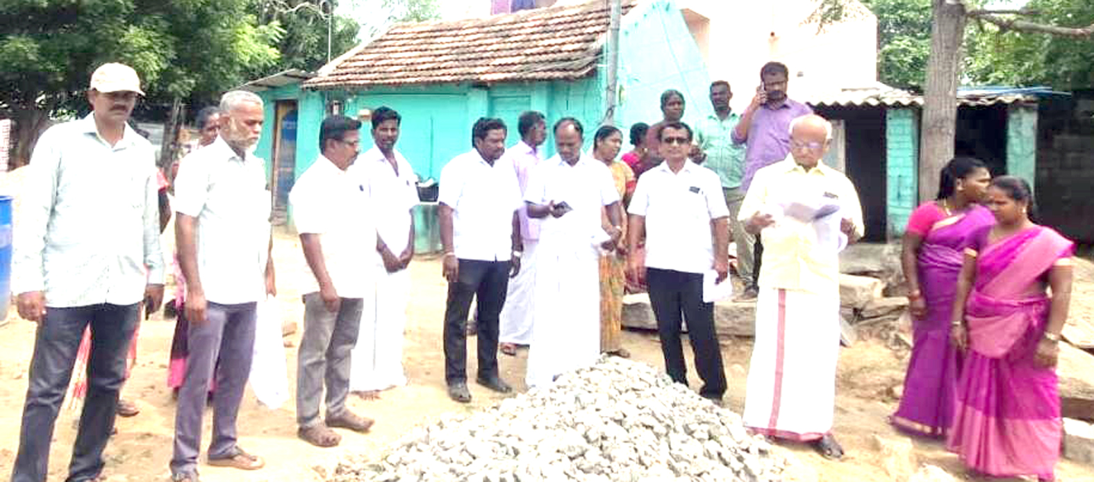 புதுக்கோட்டை அண்ணா நகரில் ஏழைகளின் வீட்டை அபகரிக்க முயற்சி