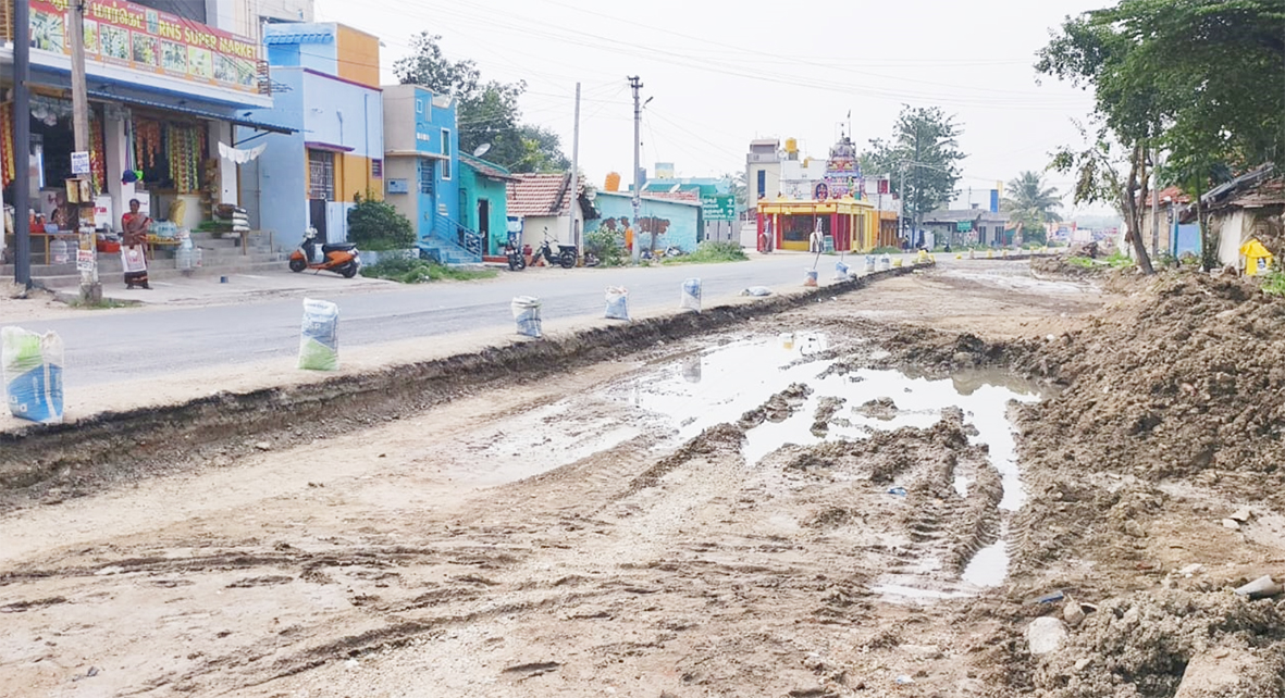 சாலை விரிவாக்கப் பணியின் போதே கழிவுநீர் கால்வாய் அமைக்க பொதுமக்கள் வலியுறுத்தல்