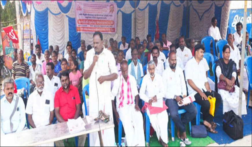 மனைப்பட்டா வழங்காமல் அலைக்கழித்து வரும் நிர்வாகம் அரூரில் விவசாயத் தொழிலாளர்கள் சங்கத்தினர் காத்திருப்பு போராட்டம்