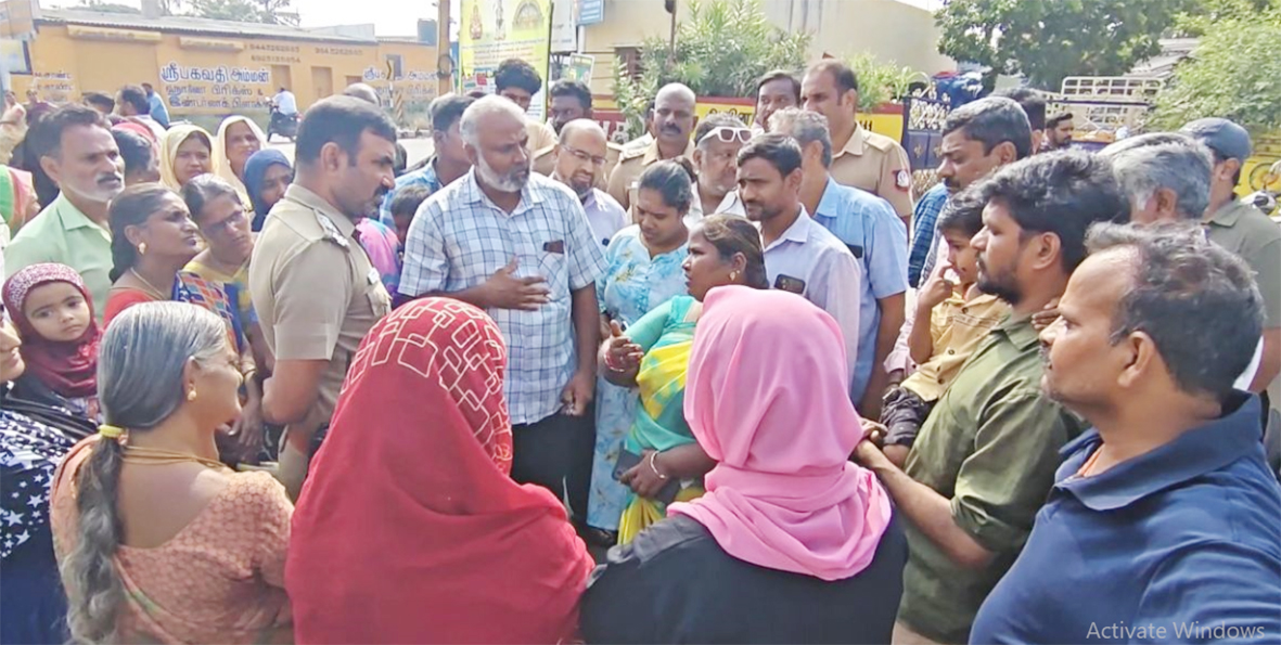 பூமலூரில் குடிநீர் கேட்டு பொதுமக்கள் போராட்டம்
