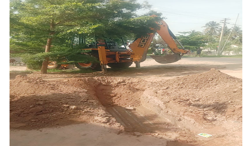 மார்க்சிஸ்ட் கட்சி போராட்ட எதிரொலி: சாக்கடை கால்வாய் தூர்வாரும் பணி துவக்கம்