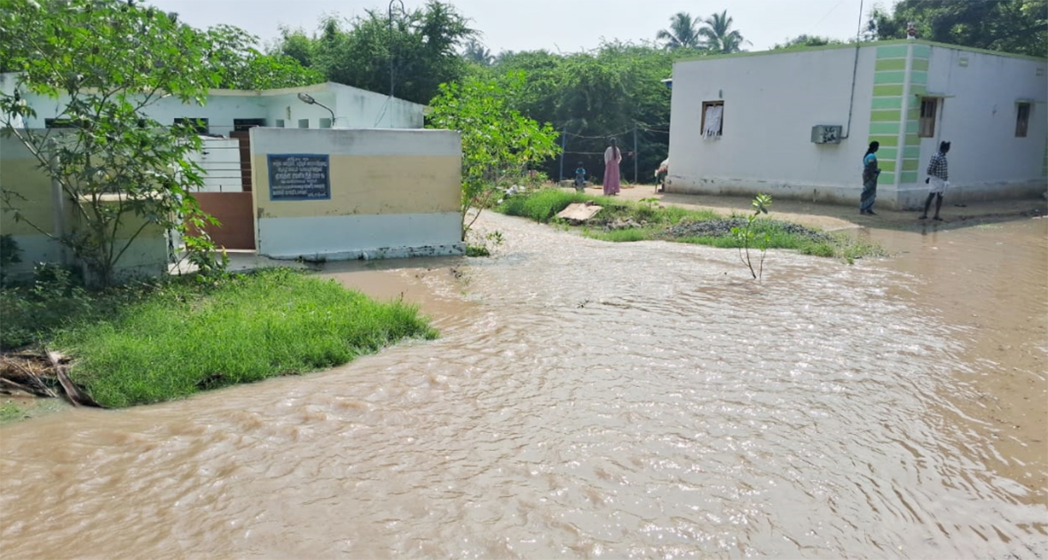 பிஏபி வாய்க்கால் கரை உடைந்து கிராமத்துக்குள் புகுந்த தண்ணீர்