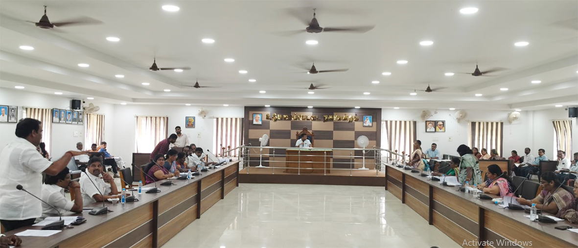 மதுபானக் கடையை வேறு இடத்திற்கு மாற்ற உடுமலை நகர்மன்ற உறுப்பினர்கள் கோரிக்கை