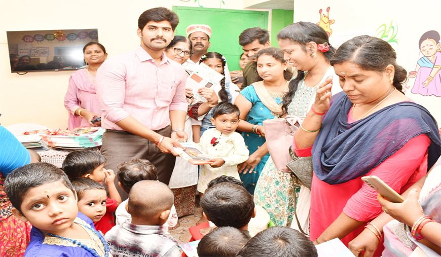 ஒருங்கிணைந்த குழந்தை வளர்ச்சி திட்டத்தின் கீழ் குழந்தைகள்