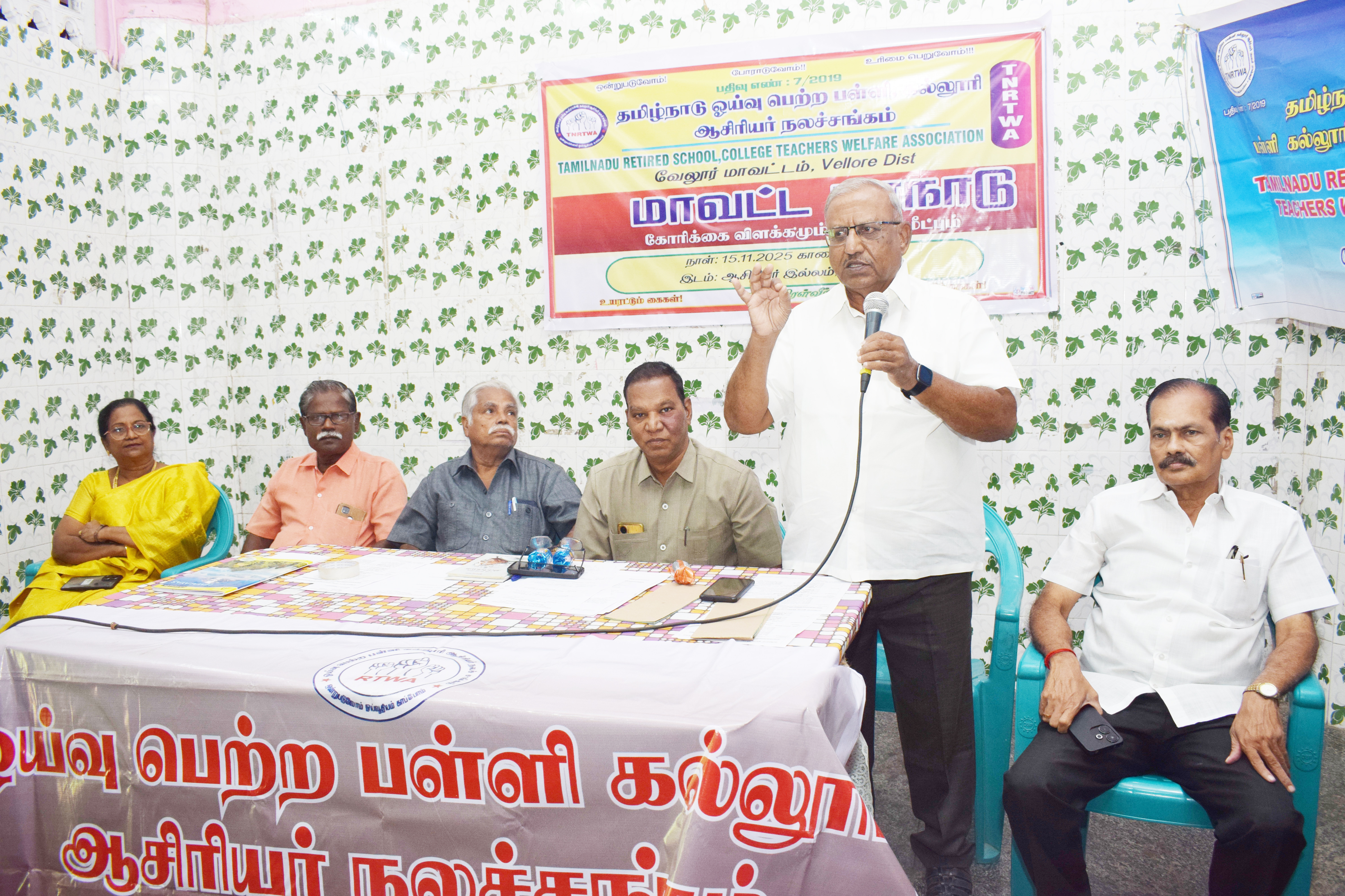 பழைய ஓய்வூதிய திட்டம் மீண்டும் நடைமுறைப்படுத்த வேண்டும் ஓய்வுபெற்ற ஆசிரியர்கள் கோரிக்கை
