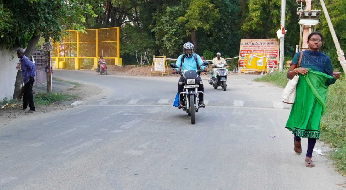 தினந்தோறும் விபத்துகளை ஏற்படுத்தும் வேகத்தடையை மாற்றியமைக்க வலியுறுத்தல்