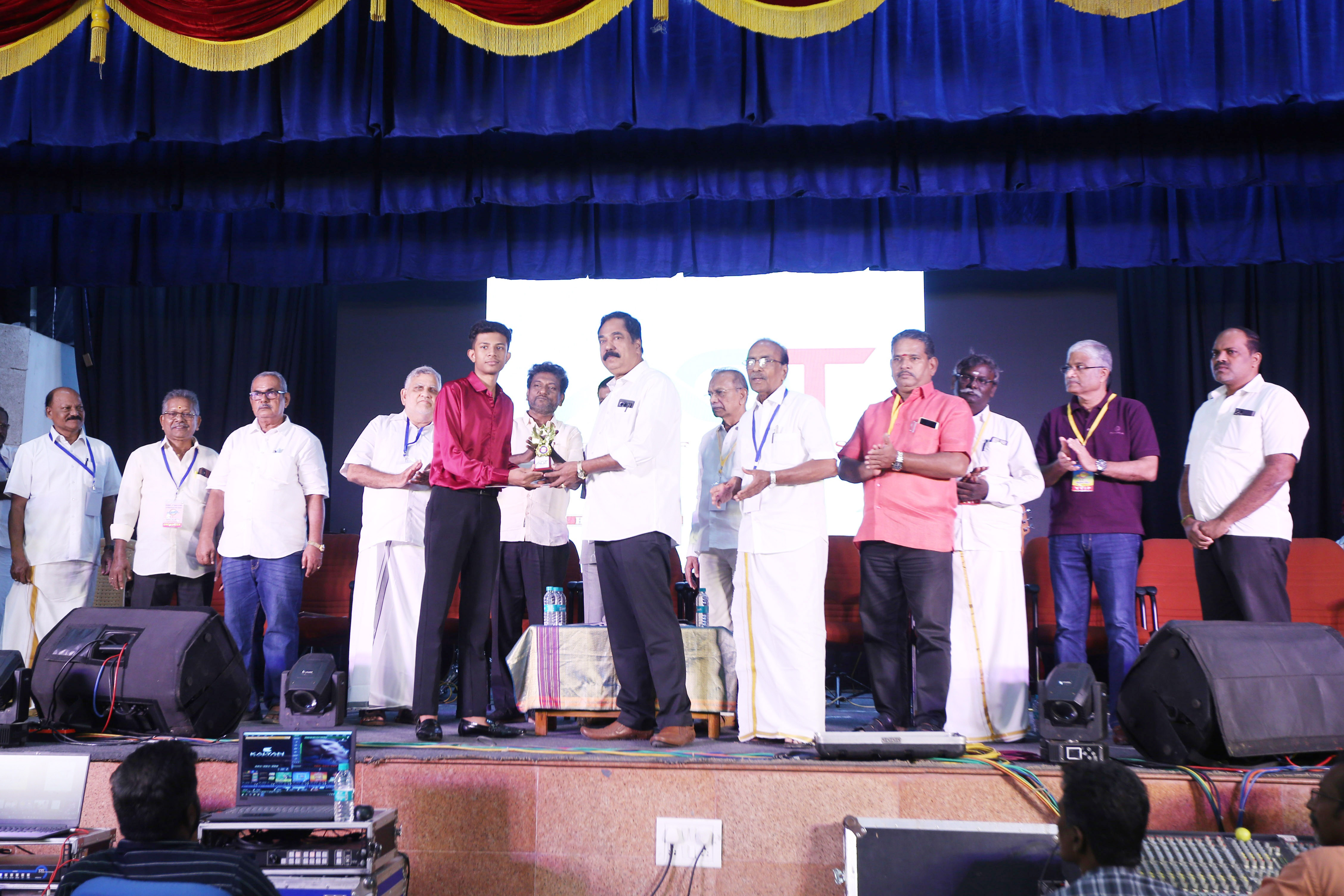 காவல்துறை அத்துமீறல்களை தடுக்க வேண்டும் டீக்கடை உரிமையாளர்கள் கோரிக்கை