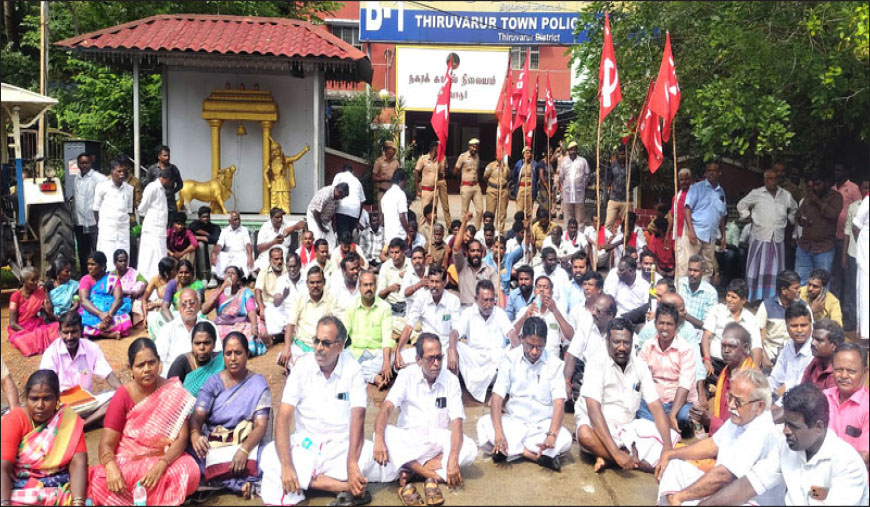 சிஐடியு மாவட்ட நிர்வாகிகள் நள்ளிரவில் கைது திருவாரூர் மாவட்ட காவல்துறையை கண்டித்து மாபெரும் ஆர்ப்பாட்டம்
