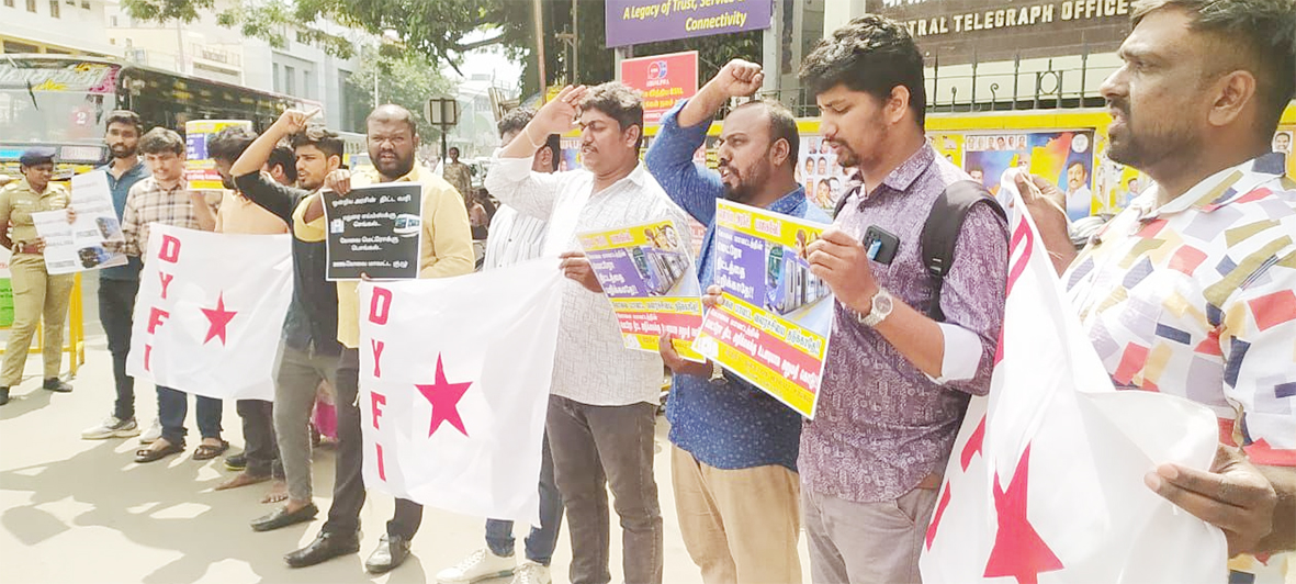மெட்ரோ திட்டத்திற்கான அனுமதி வழங்காத பிரதமரை கண்டித்து ஆவேசம்