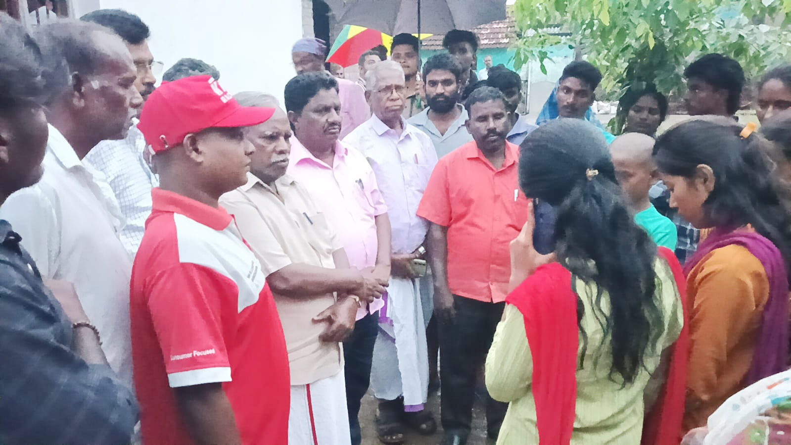 பெற்றோரை இழந்த 4 குழந்தைகளுக்கு மார்க்சிஸ்ட் கம்யூனிஸ்ட் கட்சி ஆறுதல்