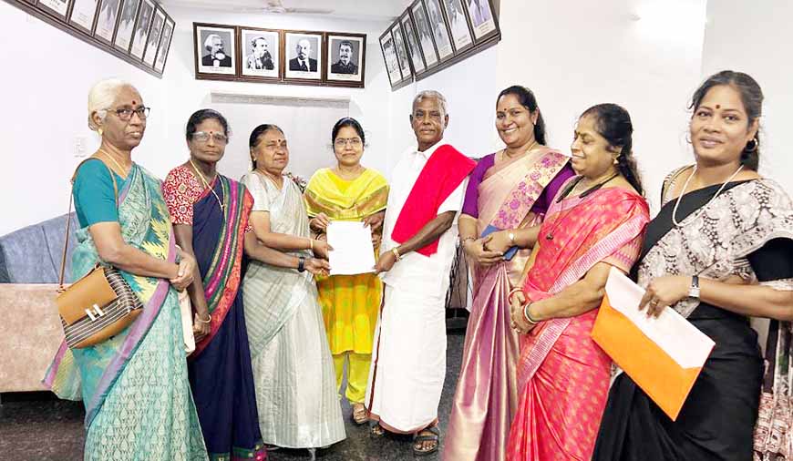 அரசு அறிவிக்கையை ரத்து செய்ய உழைக்கும் பெண்கள் கோரிக்கை