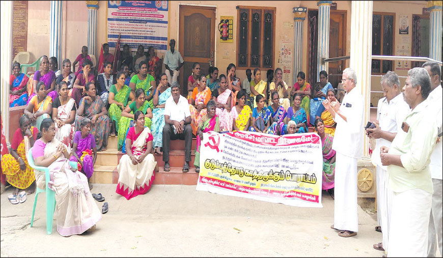 கிராம மக்களின் விருப்பமான இடத்தில் சமுதாயக் கூடம் அமைத்திடுக! திருவில்லிபுத்தூரில் சிபிஎம் காத்திருப்புப் போராட்டம்