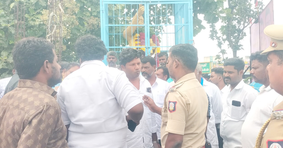 ‘அரசிலமைப்பு சட்டத்தையே சிதைக்கும் மோடி அரசு’ பாஜகவினரை விரட்டியடித்த விசிக-வினர்
