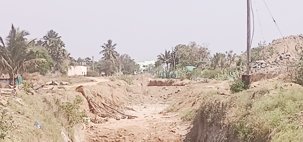 கிடப்பில் போடப்பட்ட சின்னாறு அணை உபரிநீர் கால்வாய் பணி