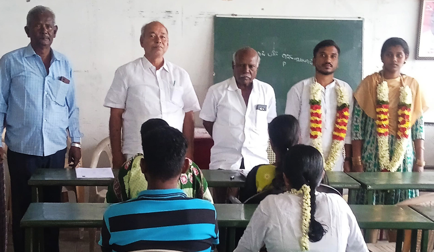 மார்க்சிஸ்ட் கம்யூனிஸ்ட் கட்சி அலுவலகத்தில் சாதி மறுப்பு திருமணம்