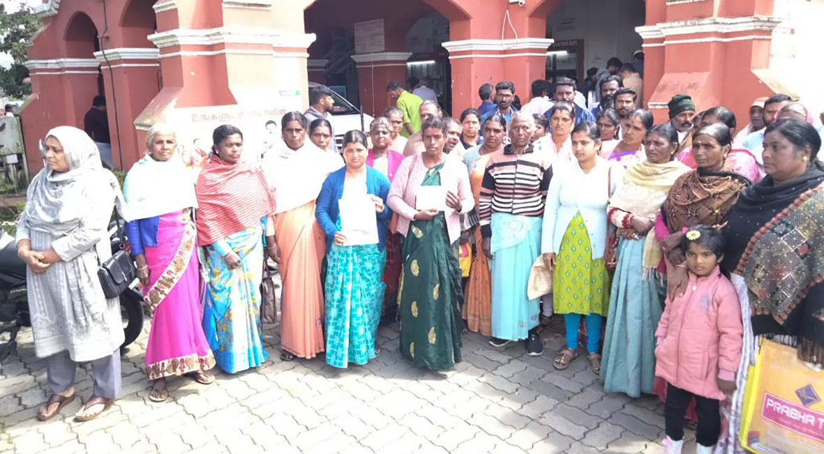 குடிநீர், தெருவிளக்கு வசதியின்றி அவதி: ஆட்சியரிடம் மனு