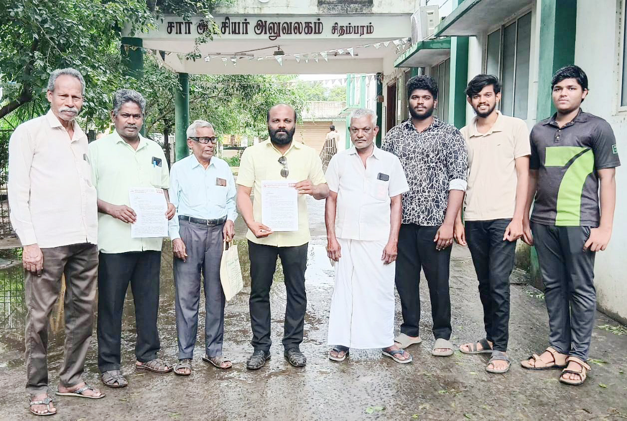 எம்பி நிதியுதவியுடன் கட்டப்பட்ட தேர்வு பயிற்சி மையத்தை திறக்க கோரிக்கை