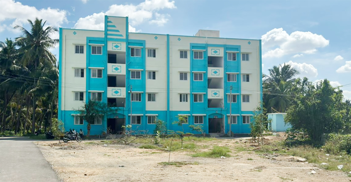 உள்கட்டமைப்பு வசதி இன்றி அடுக்குமாடி குடியிருப்பு: செட்டிபாளையத்தில் குடியேற முடியாமல் பயனாளிகள் தவிப்பு