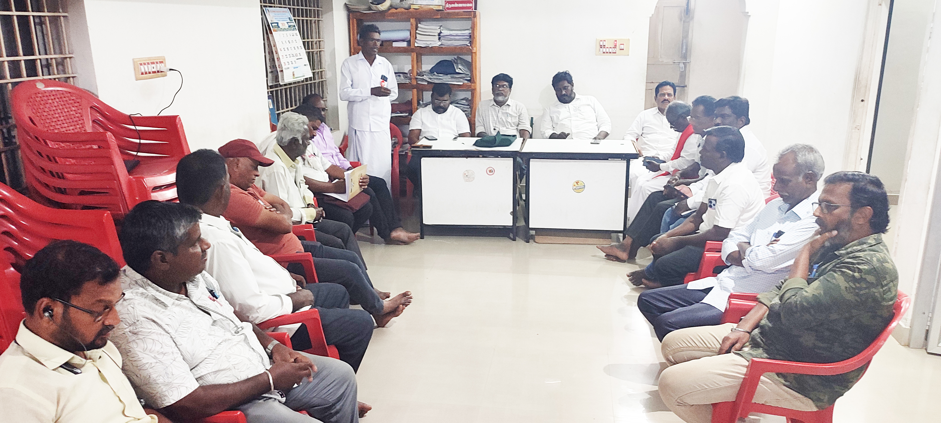 தொழிலாளர் விரோத சட்டங்களை ரத்து செய்ய வலியுறுத்தி ஆர்ப்பாட்டம் திருவண்ணாமலையில் இடதுசாரிகட்சிகள் ஆலோசனை