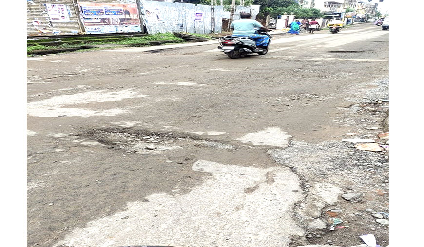 சேதமடைந்துள்ள சாலைகளை சீரமைக்க சிபிஎம் கோரிக்கை