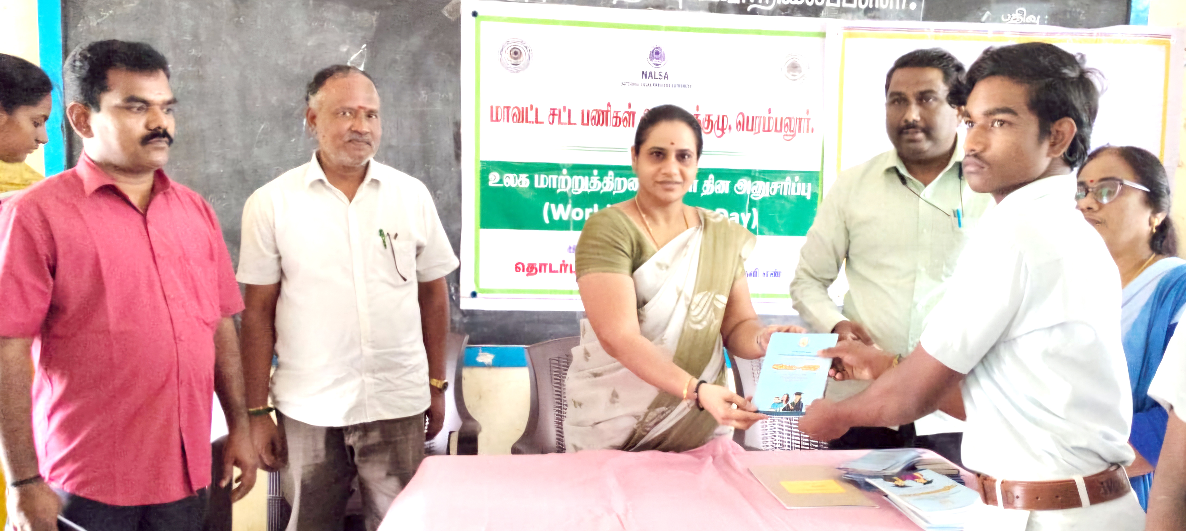 பள்ளிகளில் மாற்றுத் திறனாளிகள் தின விழா