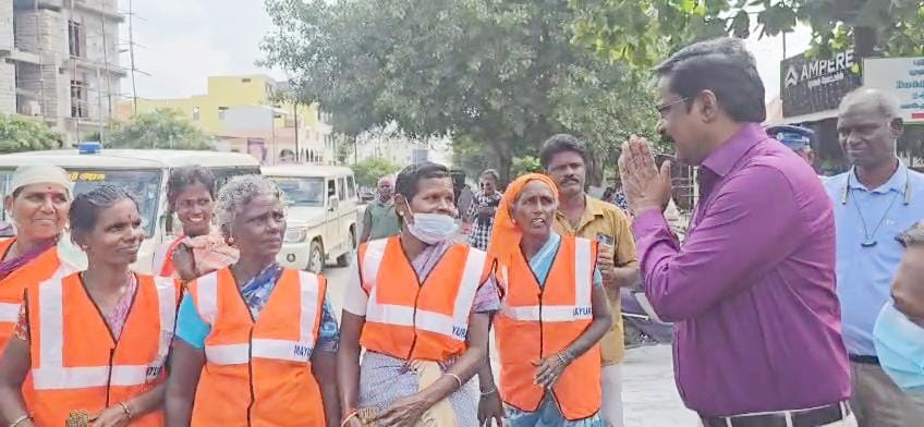 தூய்மைப் பணியாளர்களுக்கு நன்றி தெரிவித்த மாவட்ட ஆட்சியர்