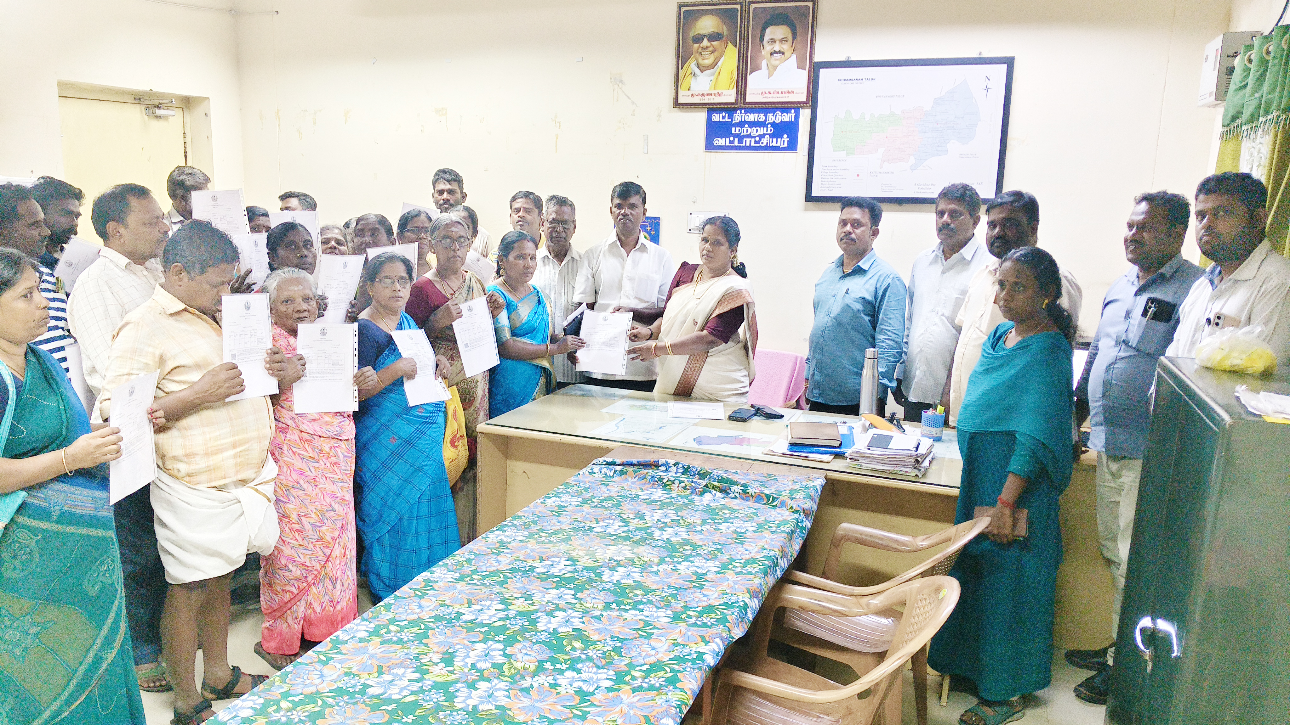27 குடும்பங்களுக்கு மாற்று இடத்துடன் ஆன்லைன் பட்டா