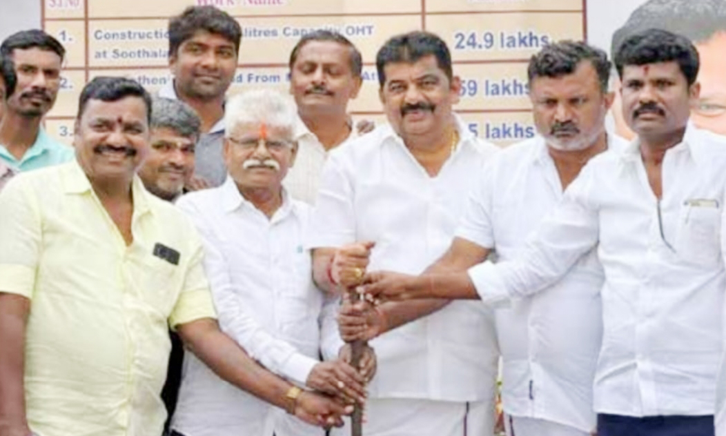 சிமென்ட் சாலை அமைக்கும் பணி