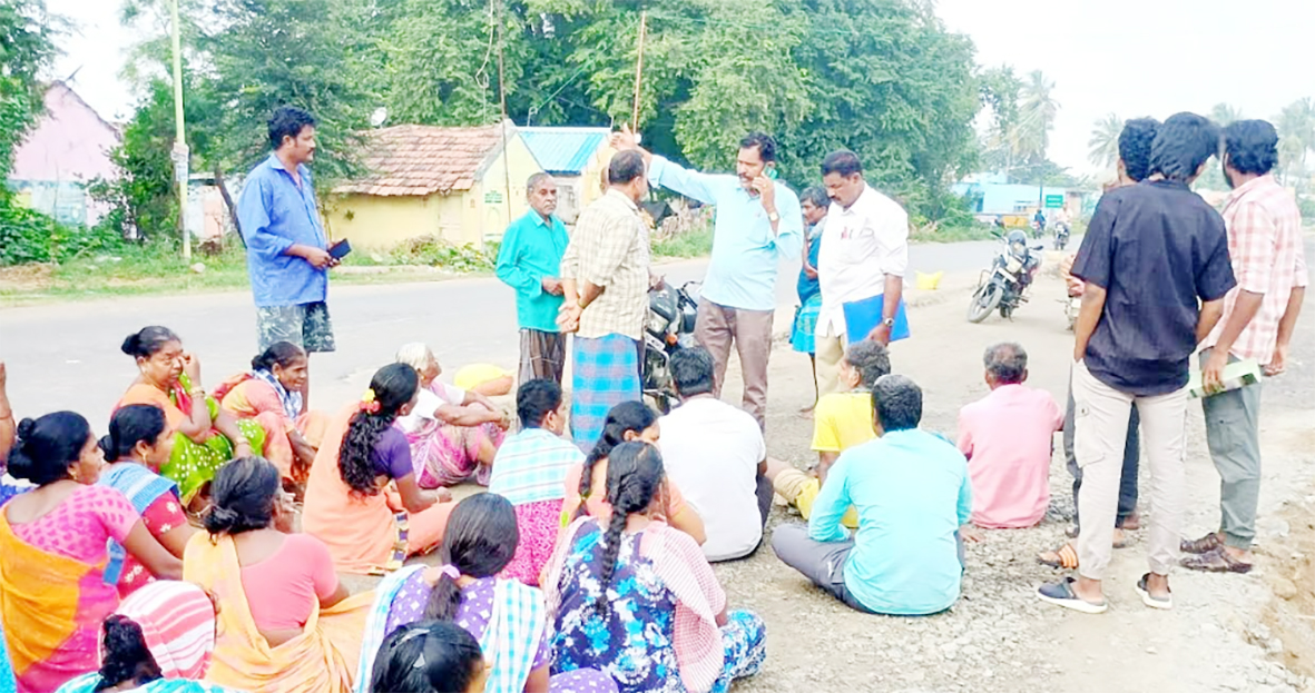 கழிவுநீர் கால்வாய் அமைக்க வலியுறுத்தி மறியல்