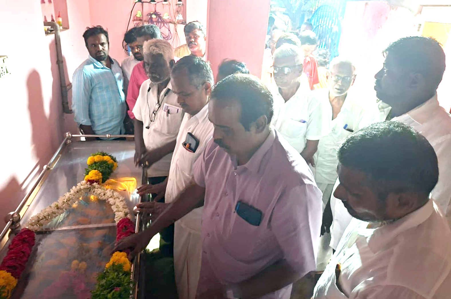 விசிக தலைவர் வன்னியரசு தாயார் புஷ்பம் இரத்தினசாமி மறைவு: சிபிஎம் தலைவர்கள் அஞ்சலி!
