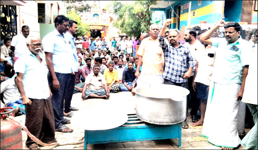 கூலி உயர்வு வழங்கக் கோரி சங்கரன்கோவிலில் விசைத்தறித் தொழிலாளர்கள் கஞ்சித் தொட்டி திறந்து போராட்டம்