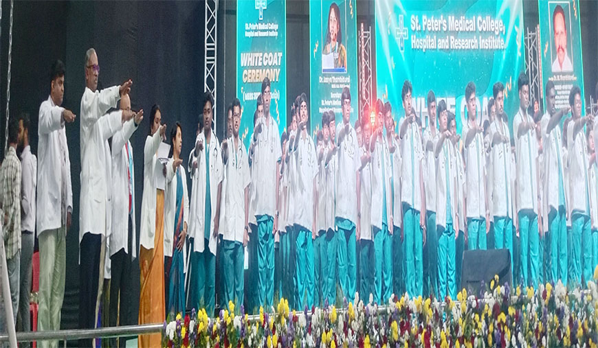 செயின்ட் பீட்டர்ஸ் மருத்துவக் கல்லூரியில் வெள்ளை கோட்டு அணிவிக்கும் விழா