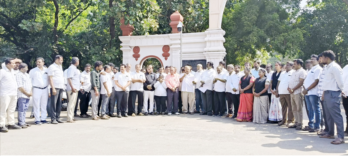 ஆன்லைன் ஃபைலிங் முறையை கண்டித்து சேலம்