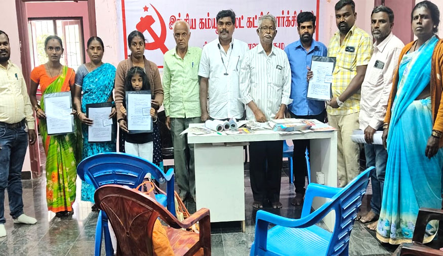 தங்களுக்கு அரசுப் பணி கிடைக்க போராடிய தலைவர்களுடன் சாதிய வன்கொடுமையால் பாதிக்கப்பட்டவர்கள் சந்திப்பு!