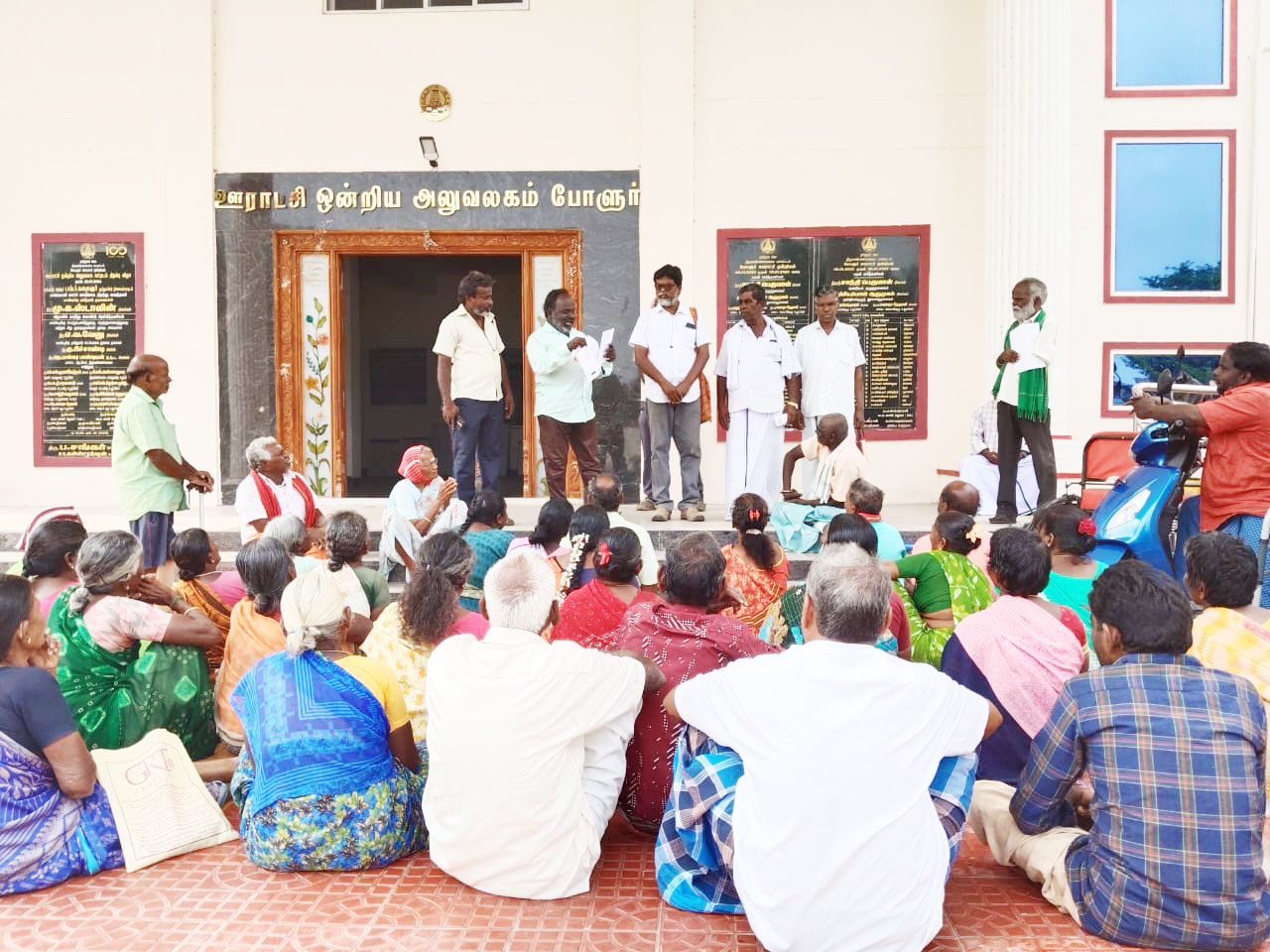 100 நாள் வேலை திட்டத்தில் பணி வழங்க கோரிக்கை