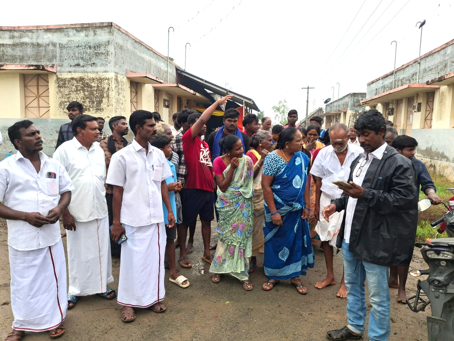 காடந்தேத்தியில் சிபிஎம் சாலைமறியல் போராட்டம்