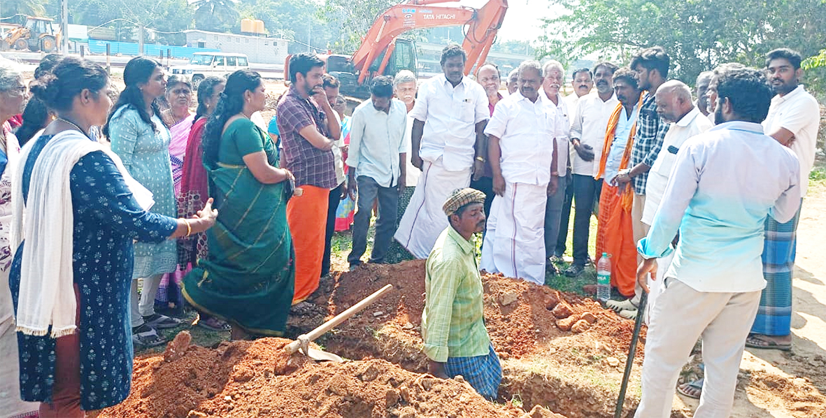 சாலைக்கு இடம் விட்டு பணிகளை மேற்கொள்ள மக்கள் வலியுறுத்தல்