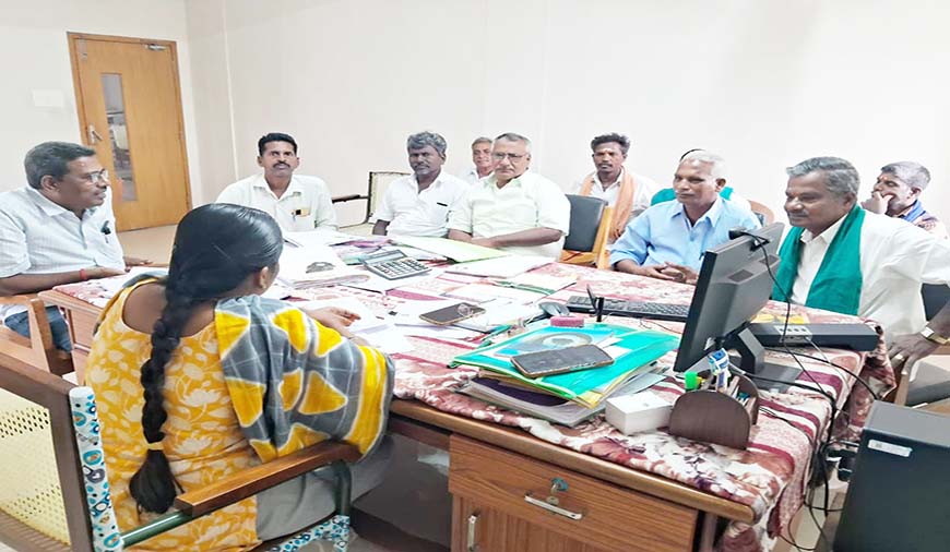 விவசாயிகளின் போராட்ட அறிவிப்பால் கொள்முதல்நிலையம் திறக்க முடிவு