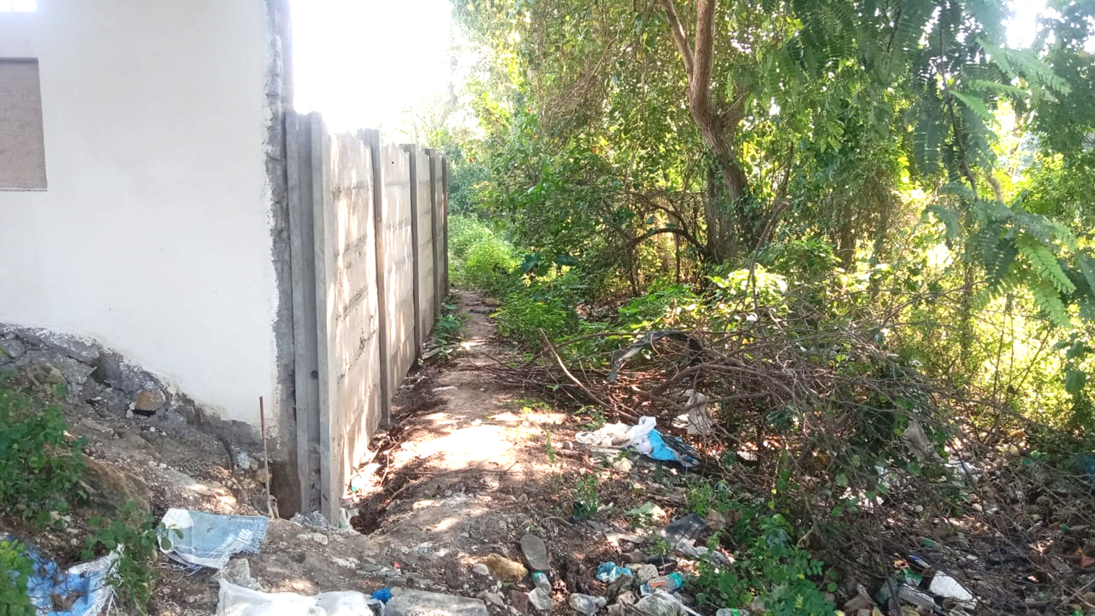 உயர் மின்னழுத்த கம்பத்தை அகற்றக் கோரிக்கை