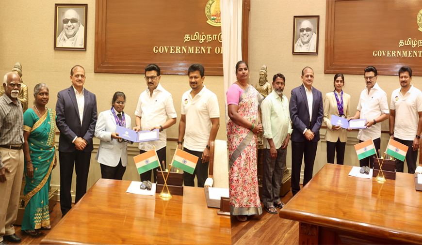 கேரம் வீராங்கனைகளுக்கு ஊக்கத் தொகை வழங்கி முதலமைச்சர் பாராட்டு!