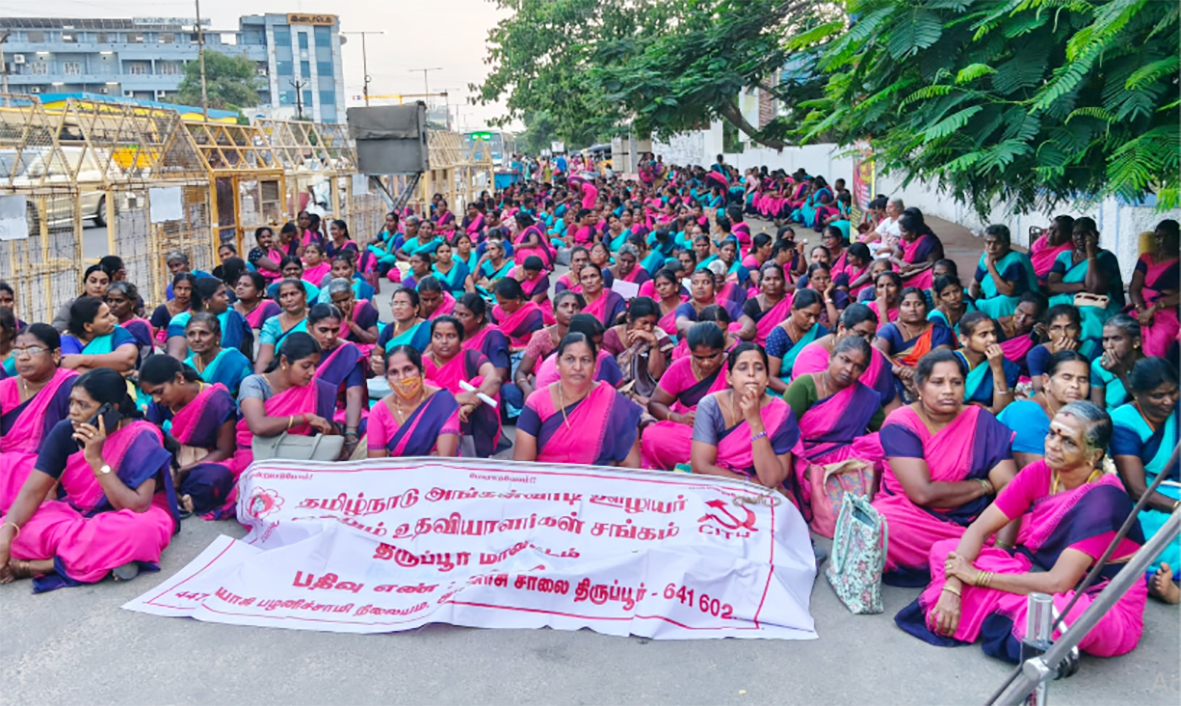 பதவி உயர்வு வழங்கக் கோரி அங்கன்வாடி ஊழியர்கள் ஆர்ப்பாட்டம்