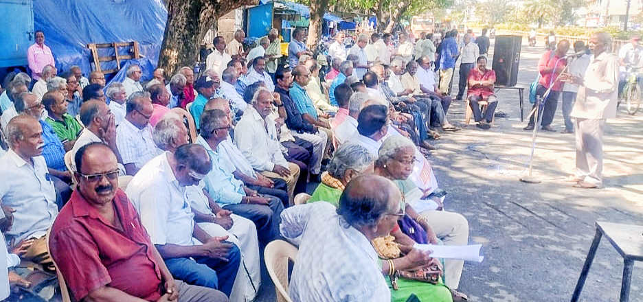 பென்சன் திருத்த மசோதாவை கண்டித்து புதுச்சேரியில் ஓய்வூதியர்கள் ஆர்ப்பாட்டம்
