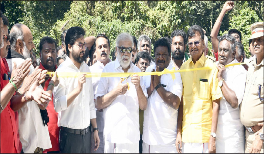 குமுளியில் புதிய பேருந்து நிலையத்தை அமைச்சர் ஐ.பெரியசாமி திறந்து வைத்தார்