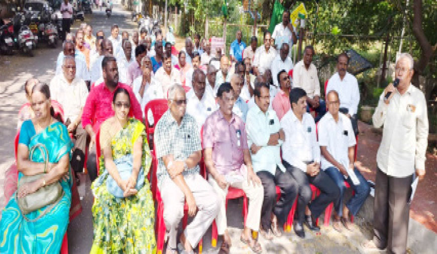 ஓய்வுபெறும் நாளில் தற்காலிக பணிநீக்க நடைமுறைக்கு எதிர்ப்பு
