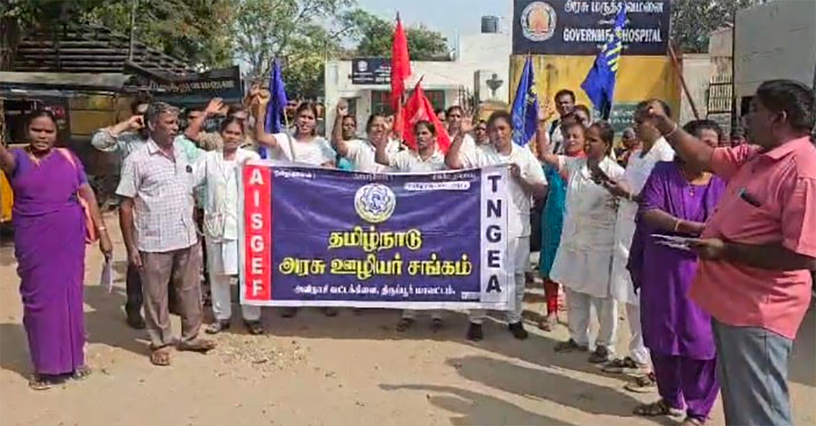 அவிநாசியில் செவிலியர்கள் போராட்டம்