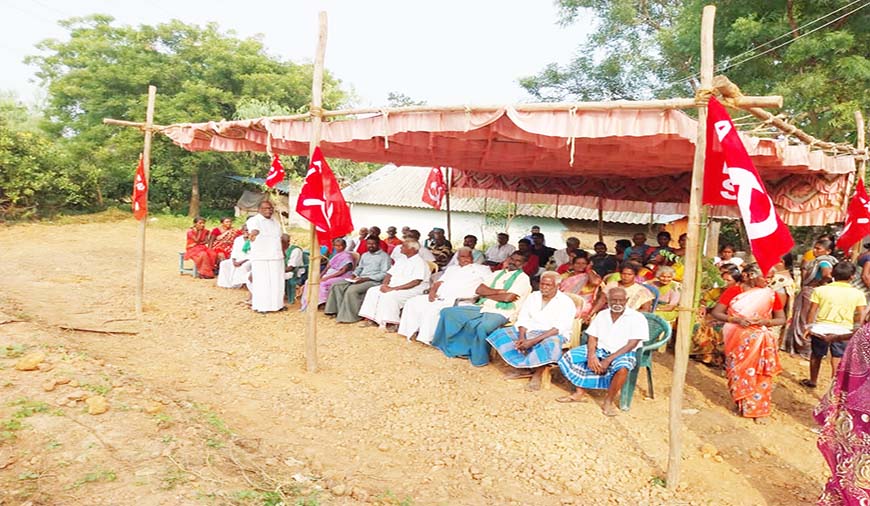 நிலப்பட்டா கோரி விவசாயிகள் காத்திருப்பு போராட்டம்