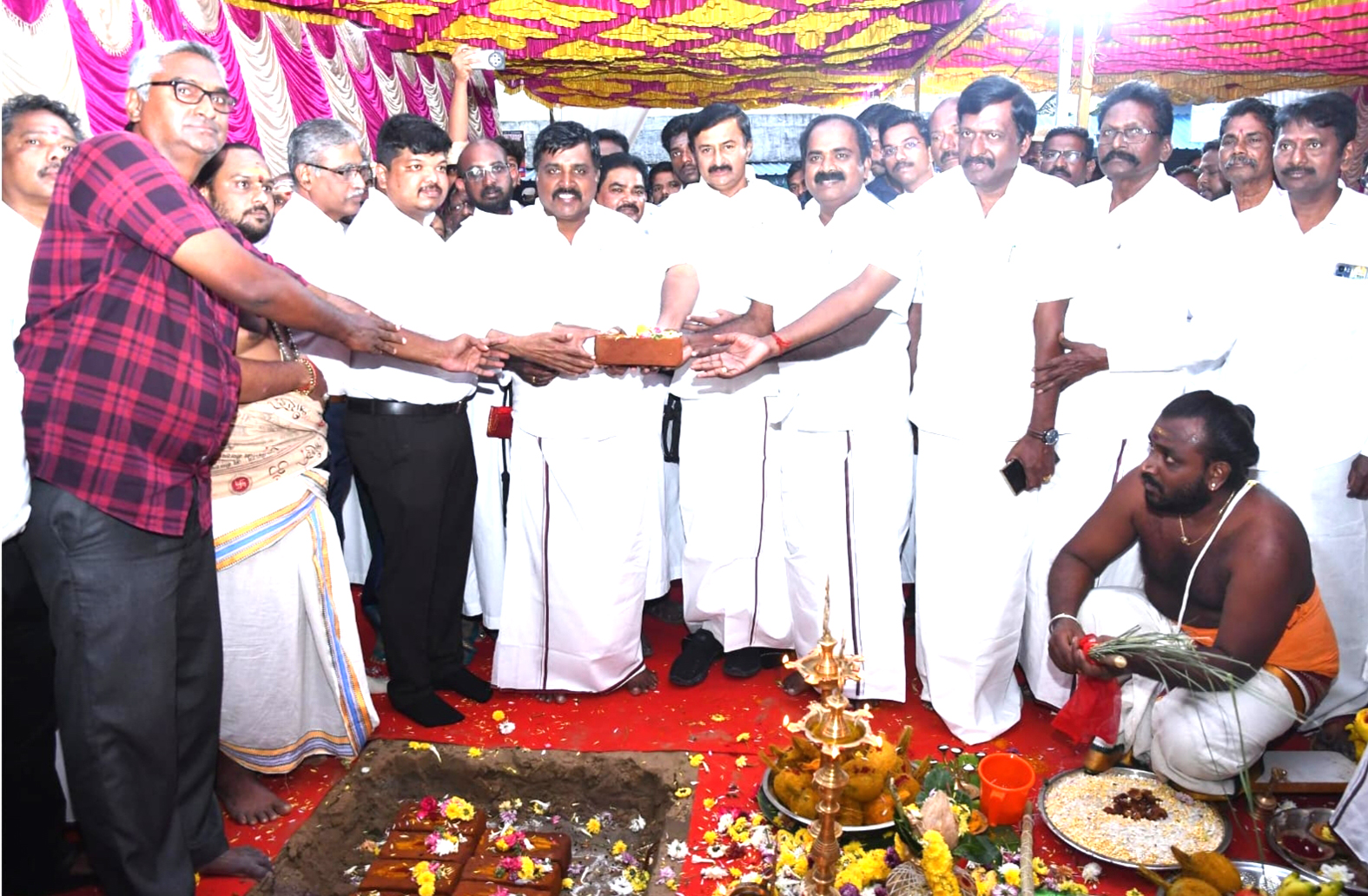 தமிழறிஞர் சீகன்பால்குவிற்கு ரூ.7 கோடியில் சிலை அமைச்சர் மு.பெ.சாமிநாதன் அடிக்கல்