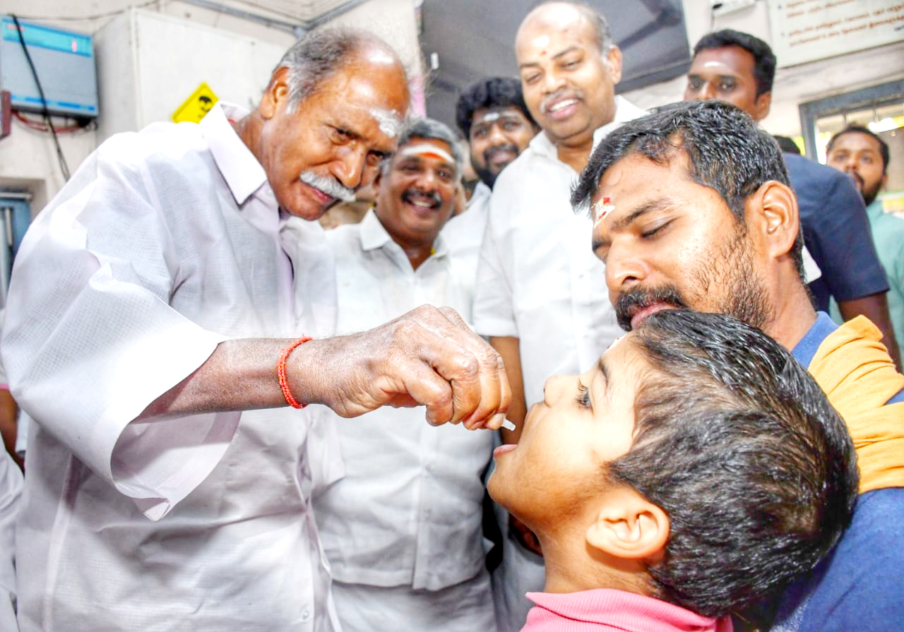 புதுச்சேரியில் போலியோ சொட்டு மருந்து முகாம்